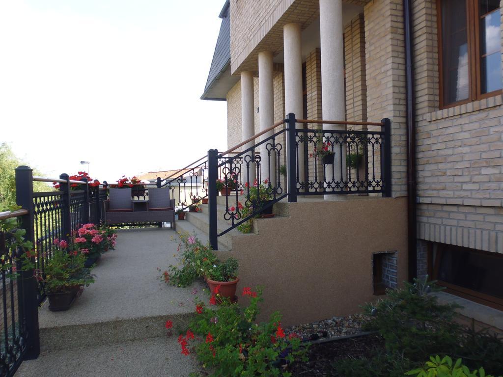 Villa Homestay Nad Helmrovkou Praga Exterior foto